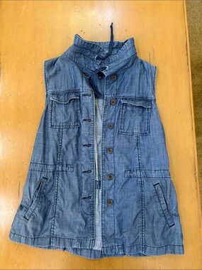 Chambray sleeveless jacket
